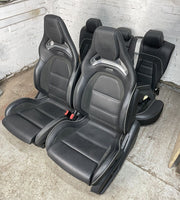 Performance Sitze Look AMG A45s – Kompatibel A-Klasse W177 (Schwarz weißen Nähten)